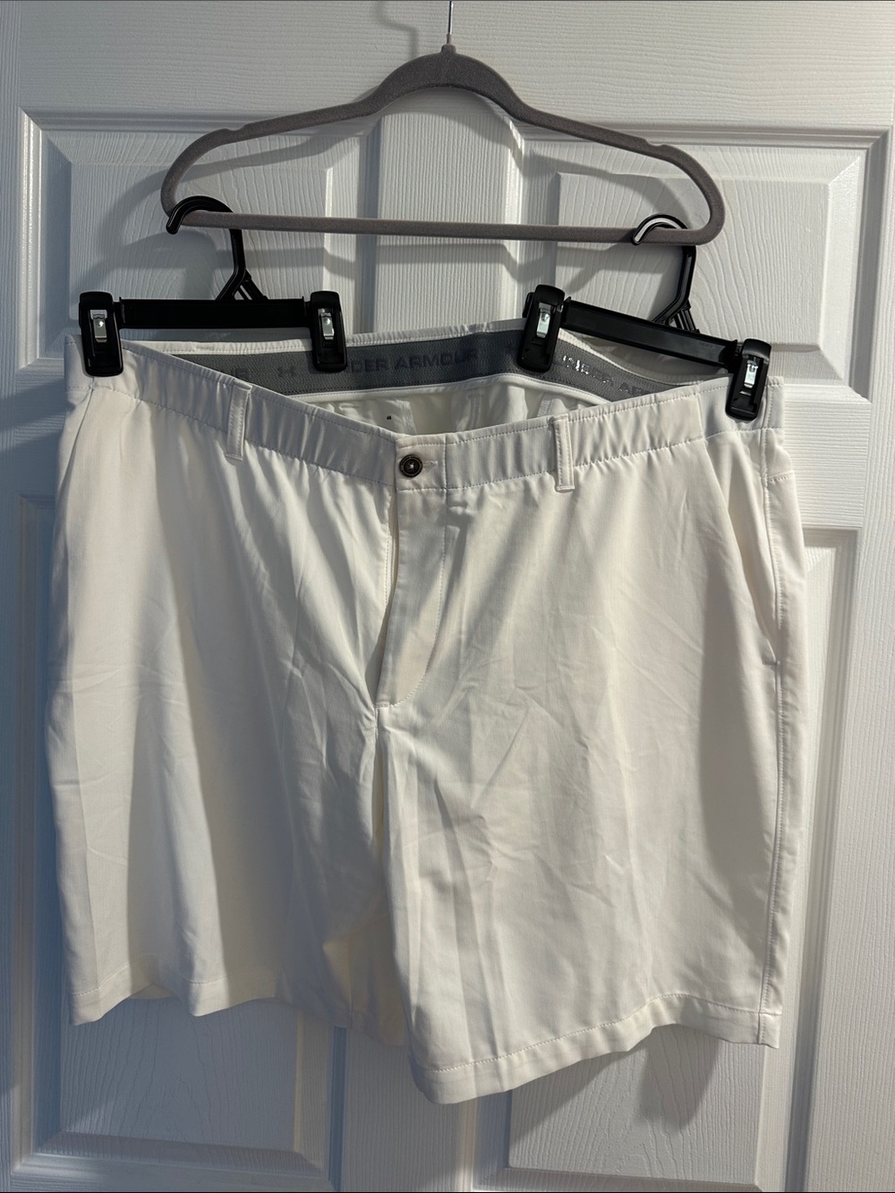 Under Armour White Men's Flat-Front Performance Shorts (46)